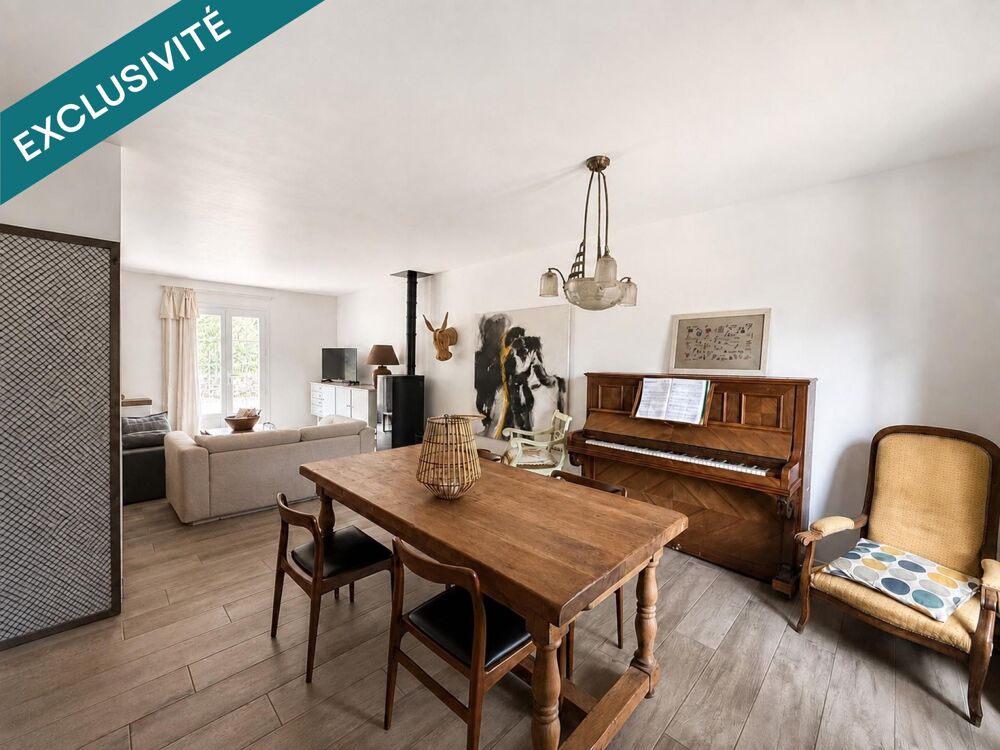 Une maison familiale , plus de 6 000 m² de nature, une piscine et une intimité absolue Ici, le luxe, cest de pouvoir vivre ple