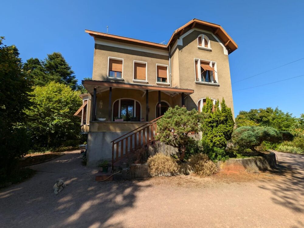 Élégance et sérénité : une maison bourgeoise au coeur d'un écrin de verdure