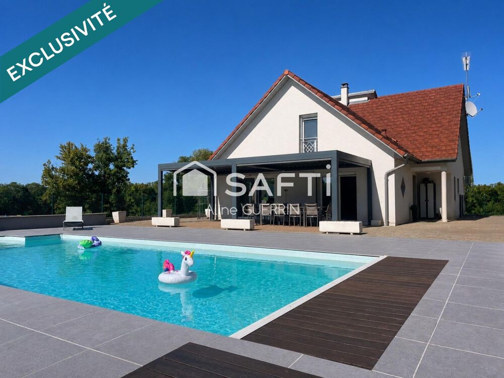 Belle maison à l'architecture soignée de 190 m² avec piscine sur sous-sol complet et terrain de 1078 m².