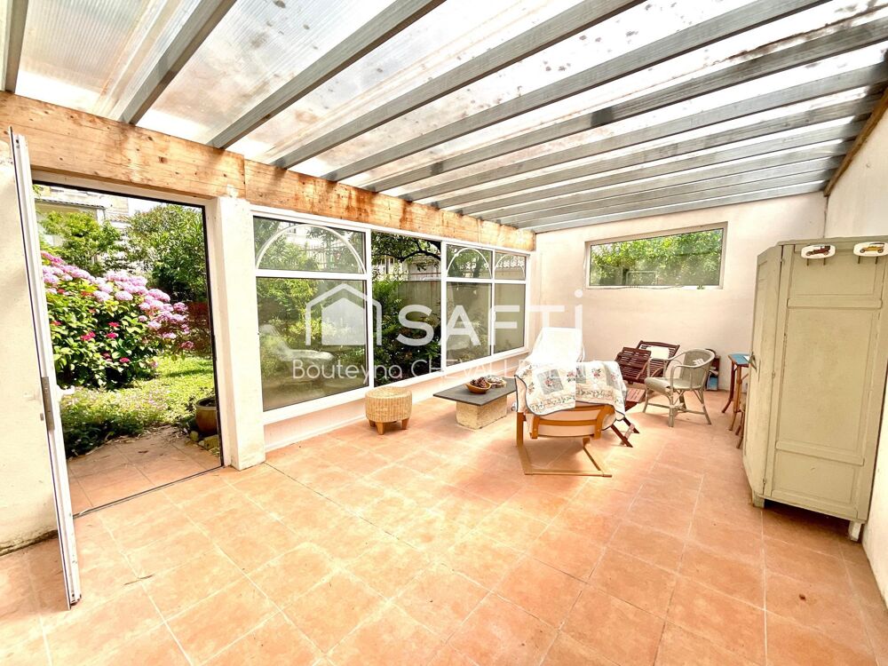 Vente Maison Belle Maison en pierre de 190m2, non mitoyenne, avec jardin, véranda et garages. Pauillac