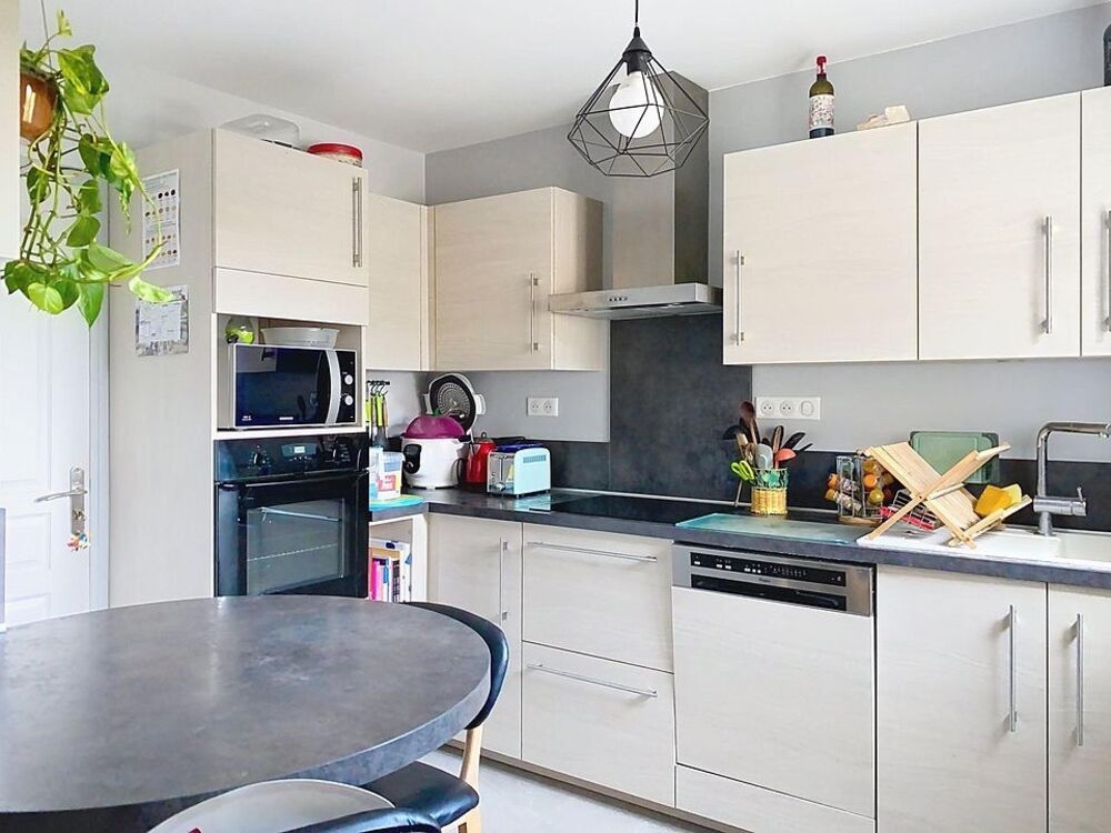 Une maison qui réunit beaucoup de critères ; plain pied et sans travaux .