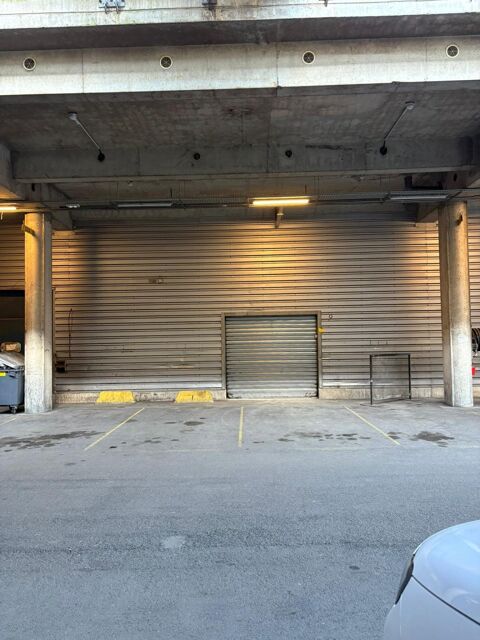   A Vendre Local Commercial de 1833 m² 