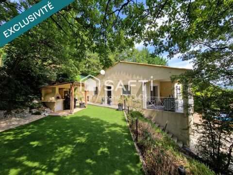   Maison traditionnelle avec piscine, jardin et garage. Maison - 5 pi�ce(s) - 114 m�