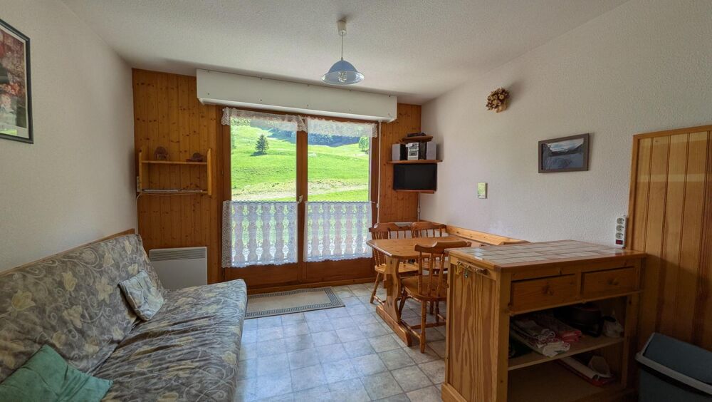 Deux pièces atypique de 43 m2 avec balcon + terrasse de 12m2 exposé sud offrant une vue dégagée sur les alpages et montagnes en