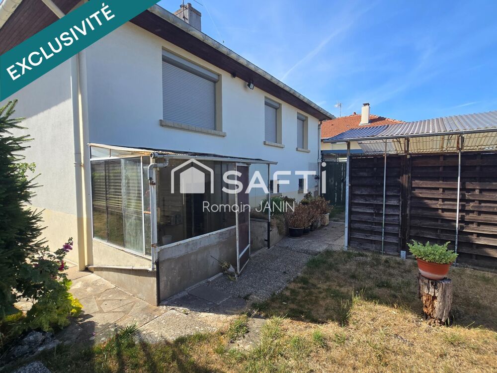 Maison individuelle sur sous-sol complet avec grand terrain et garages
