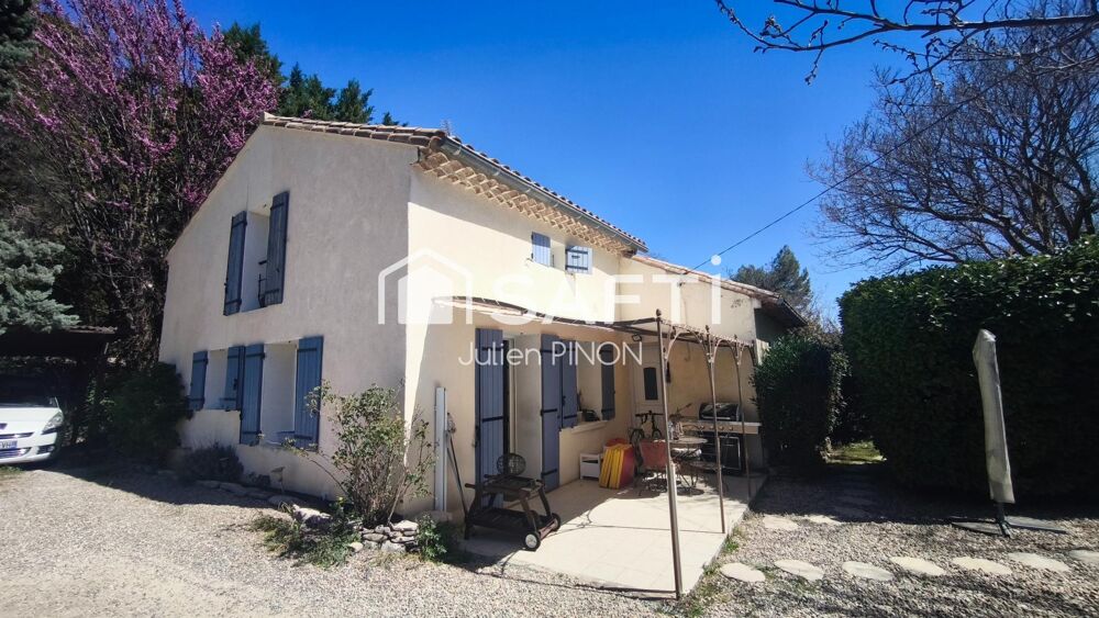 Propriété au calme absolu avec piscine et grand terrain à Saignon