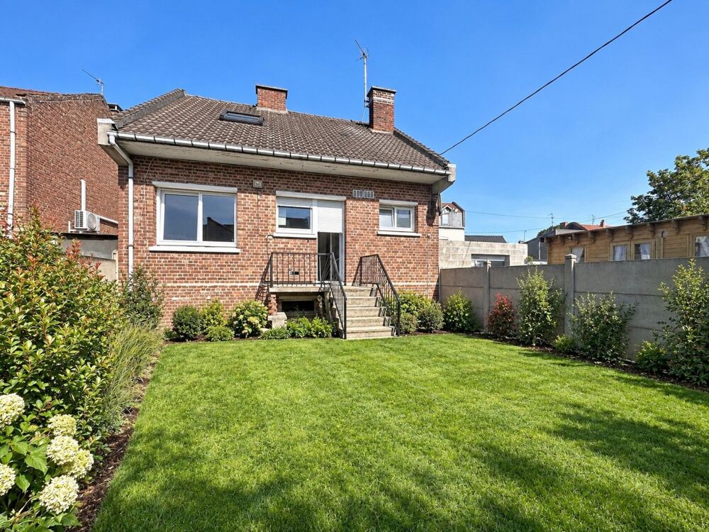 MAISON PROCHE DU CENTRE VILLE 2 CHAMBRES + BUREAU OU CHAMBRE PASSANTE JARDIN SOUS SOL