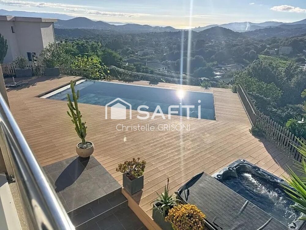 Maison darchitecte 220 m2 et garage 76 m2.