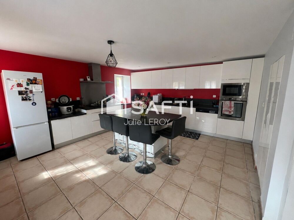 Maison de campagne de 111m², située à Blandouet-Saint-Jean (53270)