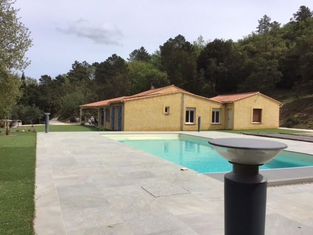 Magnifique propriété composée dun ensemble de deux maisons, dune piscine et diverses dépendances sur un peu plus de 5 hectares