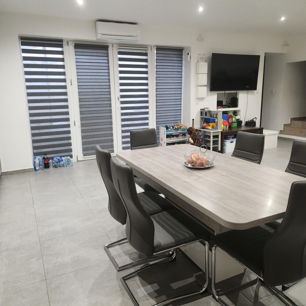 Vente Maison élégante maison en triplex développe 277 m² Nimes