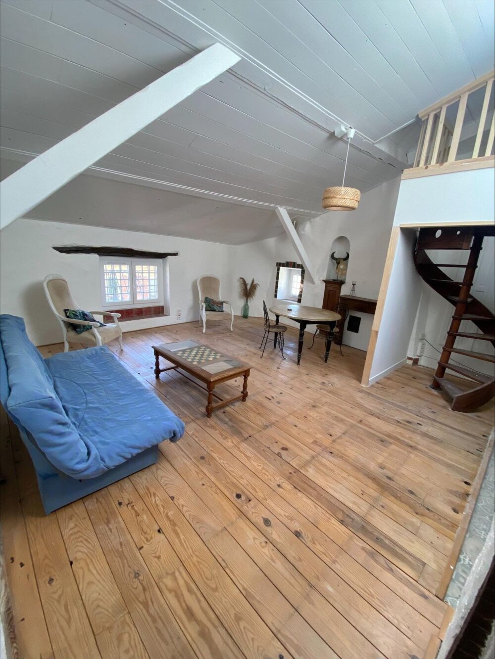 Appartement duplex entièrement rénové avec cave