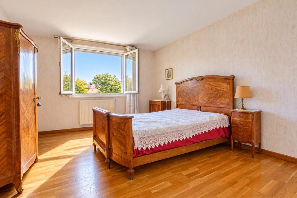 Vente Maison Maison de 12 pièces de 230 m² à La Celle-Saint-Cloud La celle-saint-cloud