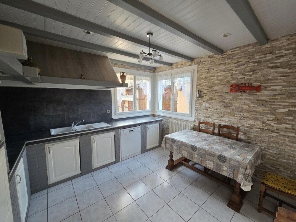 Vente Maison MAISON DE PLAIN-PIED AVEC DÉPENDANCE RÉNOVÉE, 3 GARAGES ET CUISINE D'ÉTÉ ! L' isle-sur-le-doubs