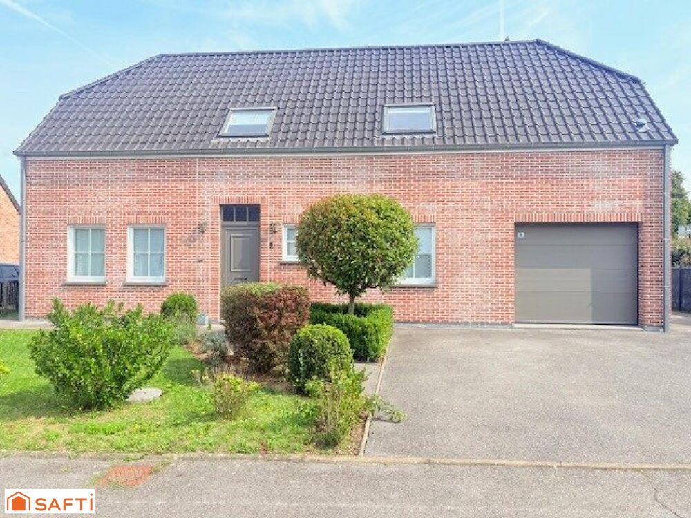 Maison individuelle contemporaine de 2012, dans un environnement calme et résidentiel ( Surface totale :165 m ².)