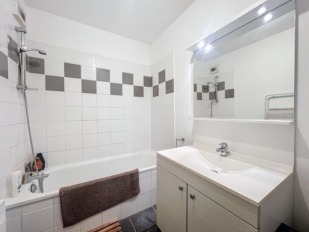 Appartement T2 avec balcon et deux places de parking