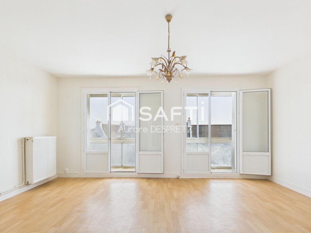 ROSCOFF  Agréable T1 bis avec balcon exposé sud, parking privé et petite vue mer et cave