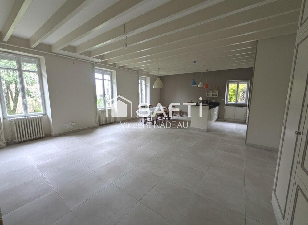 Maison - 7 pièces - 242 m²