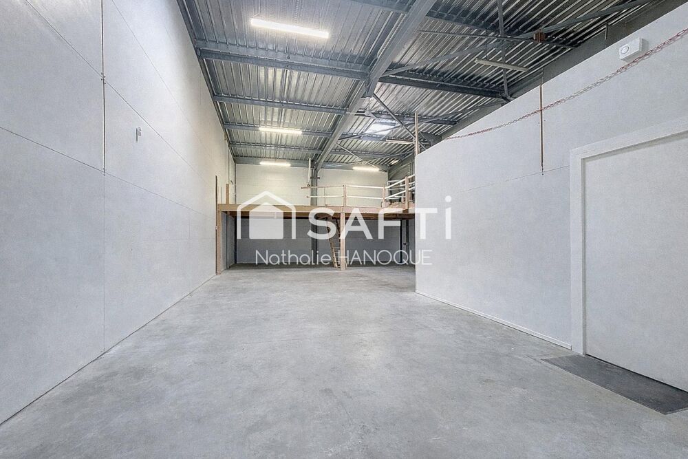   Box 212 m2 dont 39m² de bureau - Zone d'activités ANET Anet