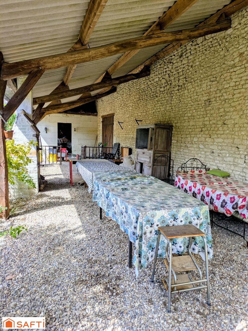 Maison familiale en centre ville avec les avantages de la campagne
