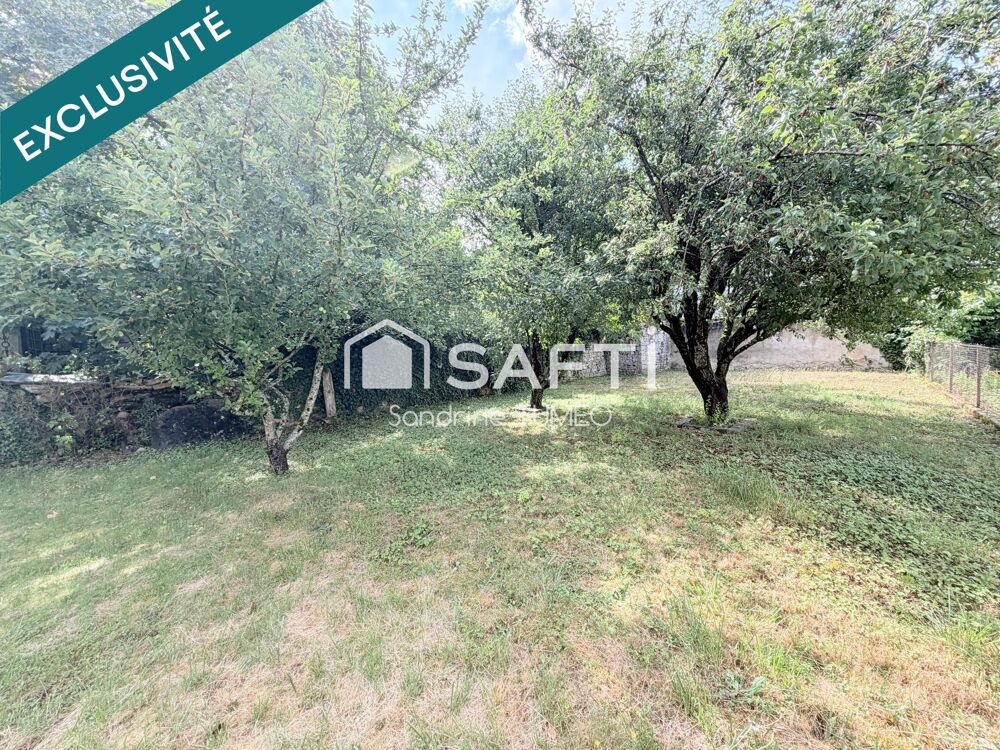 Maison triplex avec jardin, garage et stationnement à Poligny