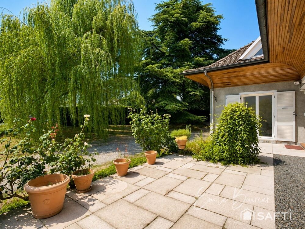 Maison vue lac, 5 chambres, grand terrain arboré
