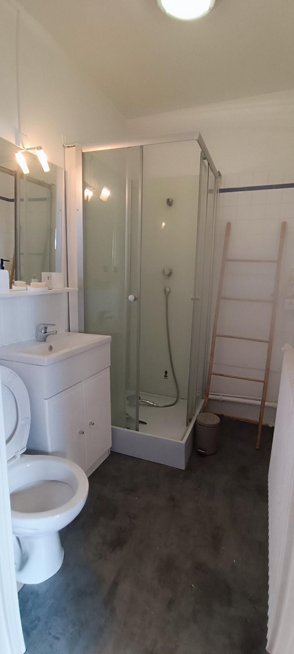 Vente Appartement Studio composée d'une entrée, kitchenette salle d'eau et pièce à vivre . 1 place de parking. 1 cave Bourges