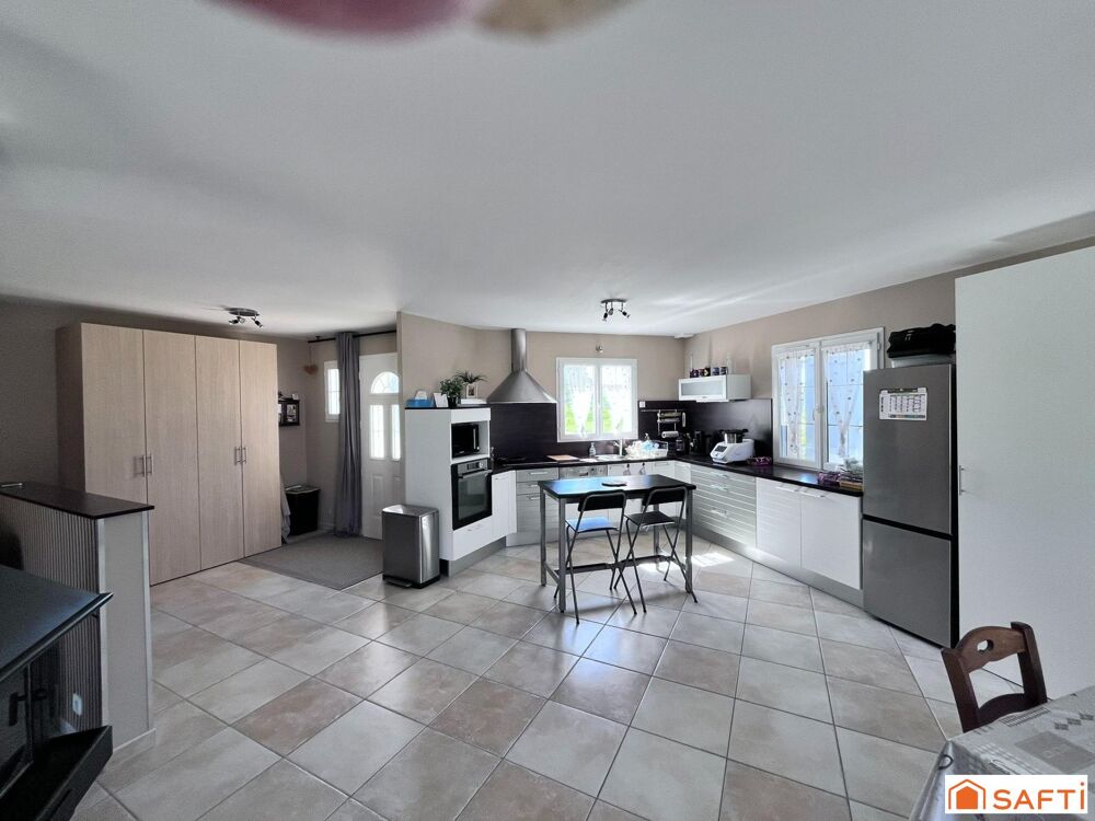 Vente Maison Belle maison familiale de 128 m2 de plain pied avec sous-sol et jardin de 1900 mètres- Blaison-Gohier Blaison-saint-sulpice