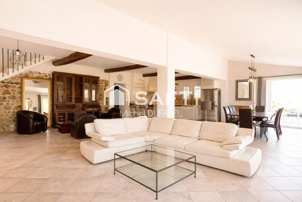 Bastide en pierre sur 3550 m² avec piscine