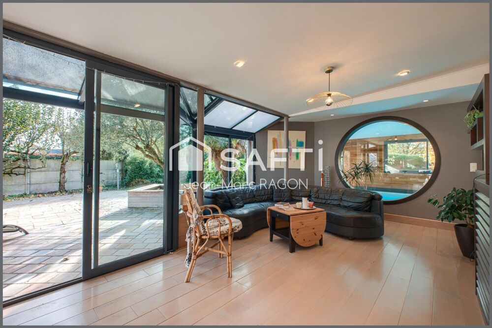 A Vitré, maison familiale avec piscine intérieure