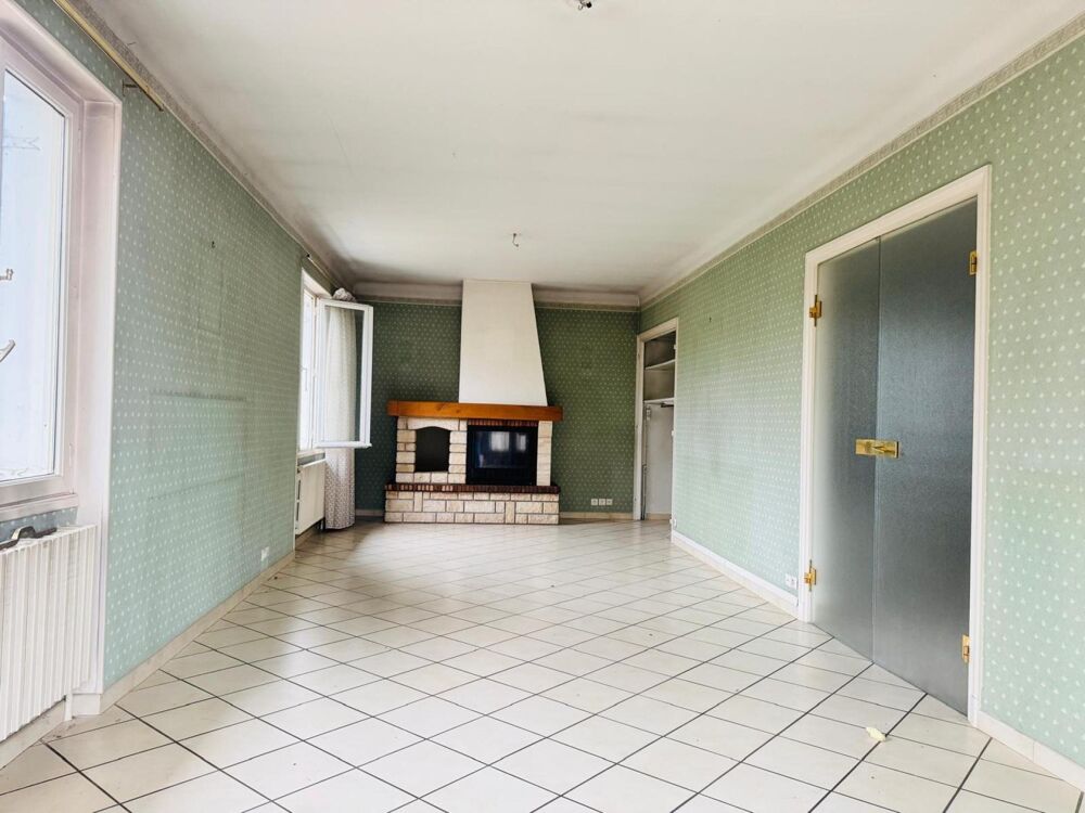 Vente Maison CENTRE DE CHASSE-SUR-RHÔNE – MAISON INDIVIDUELLE À RÉINVENTER – TERRAIN RARE DE 794 M² – SOUS-SOL COMPLET – FORT POTENTIEL D'AGR Chasse-sur-rhone