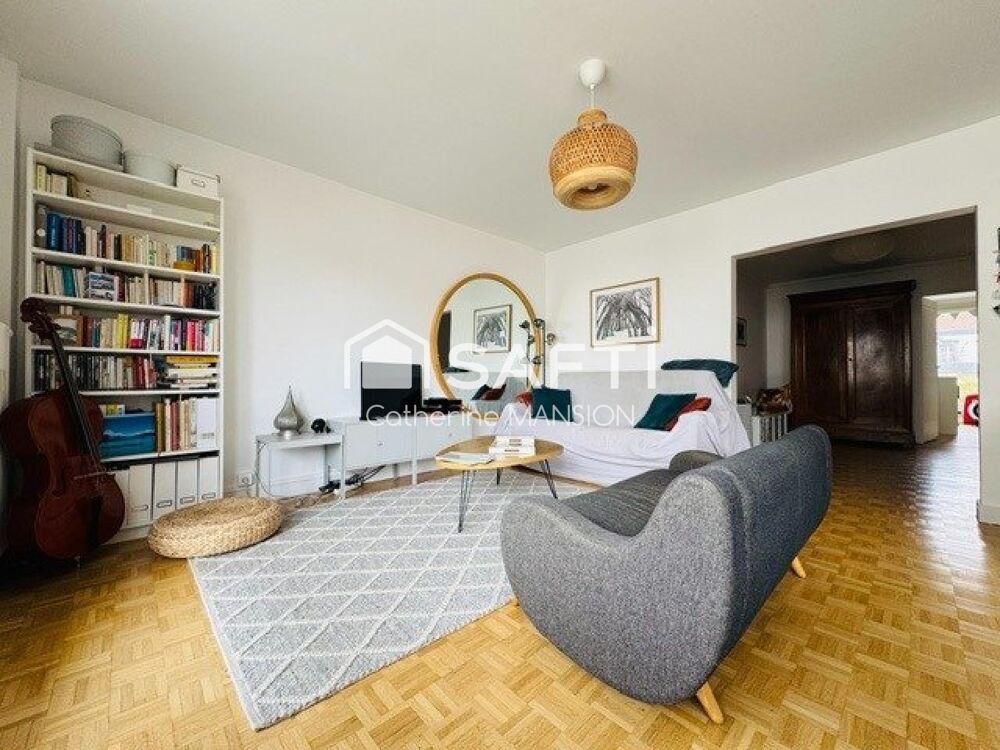 Investisseurs, belle rentabilité assurée pour cet appartement traversant et lumineux qui comprend 4 chambres pouvant être louées