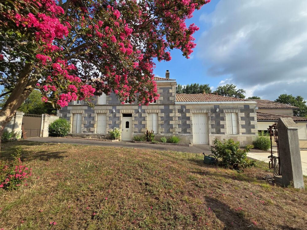 Maison atypique, secteur calme, piscine