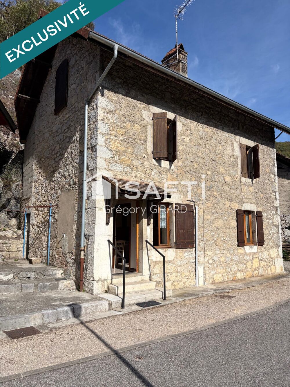 Vente Maison Joli maison de village en pierre avec terrain plat et garage en annexe Vions