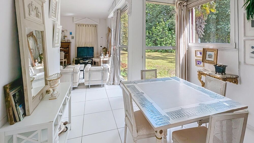 Grande maison avec vie de plain pied et terrain constructible