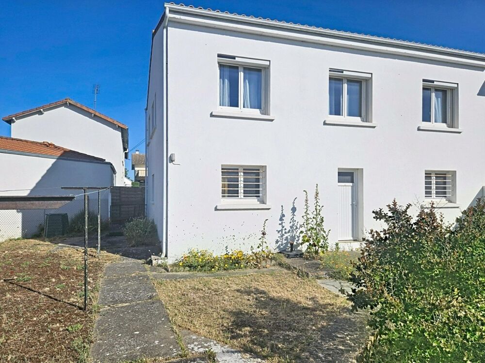 Quartier du stade à 10minutes de la plage au calme maison familiale avec grand garage et beau potentiel