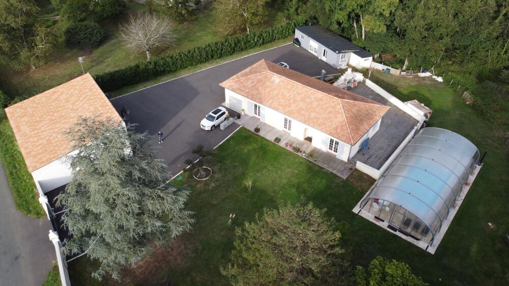 Vente Maison Propriété de deux habitations indépendantes avec piscine et double garage Beurlay
