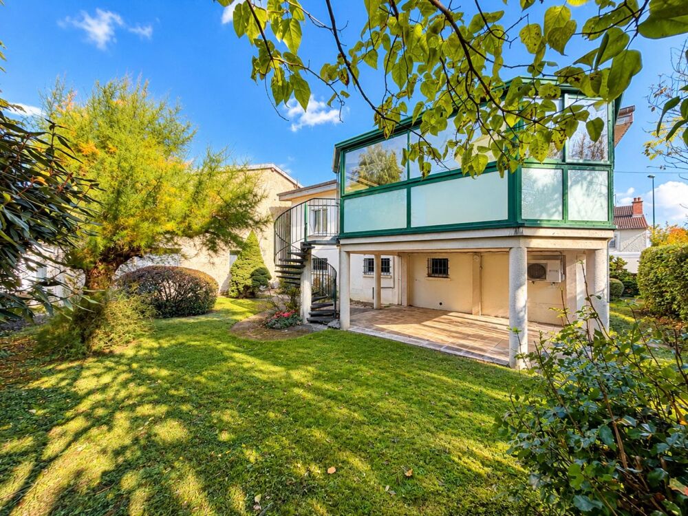 Maison familiale 4 chambres avec ascenseur, véranda et sous-sol complet