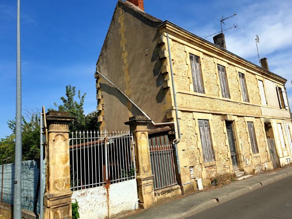 Maison de rue 4 pièces, à rénover.