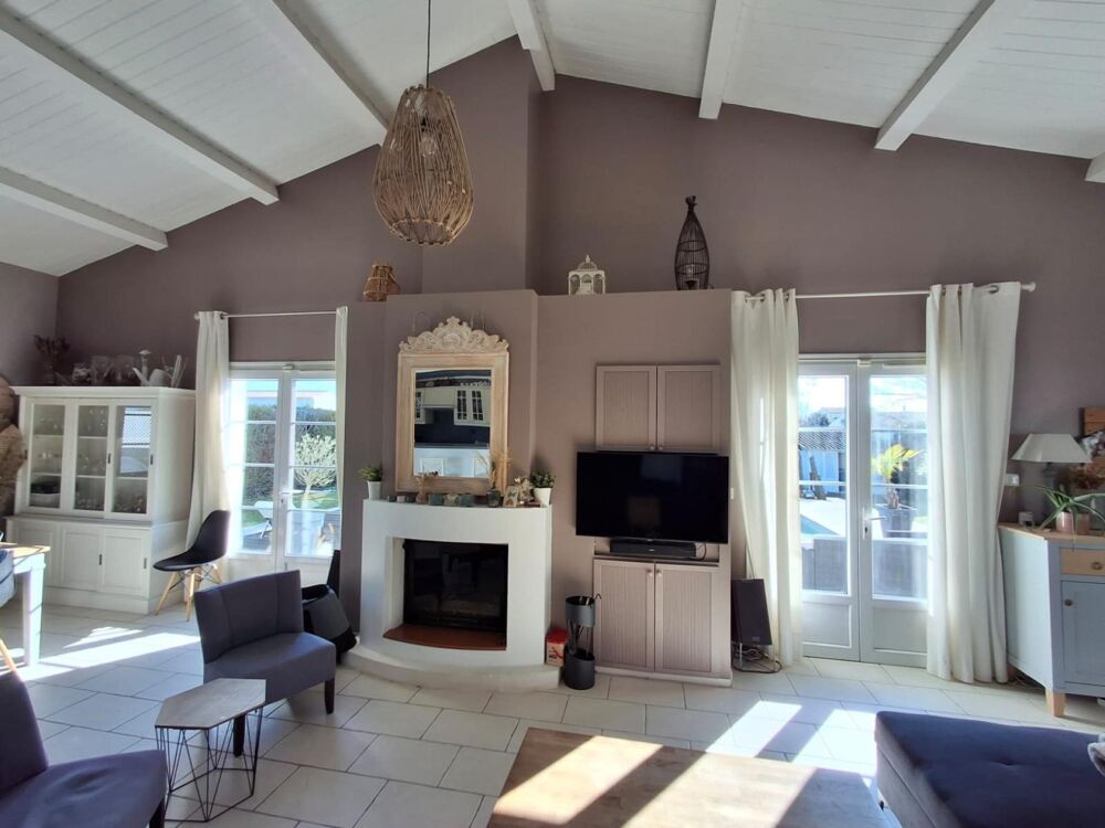 Vente Maison TOUT À PIED ! 4 CH + T2 GRAND JARDIN PISCINE GARAGE Saint-vivien