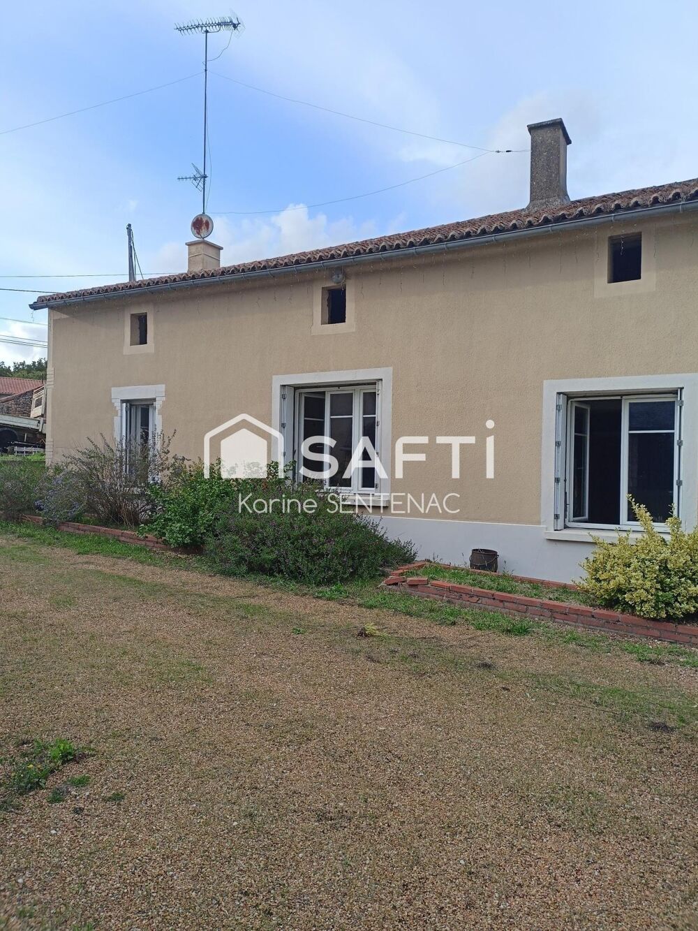Vente Maison TRES GRAND POTENTIEL ET VOUS TROUVEREZ UNE PROPRIETE AU BORD DE LA DIVE POUR UN MOMENT DE DEPENTANTE OU DE PECHE Saint-chartres