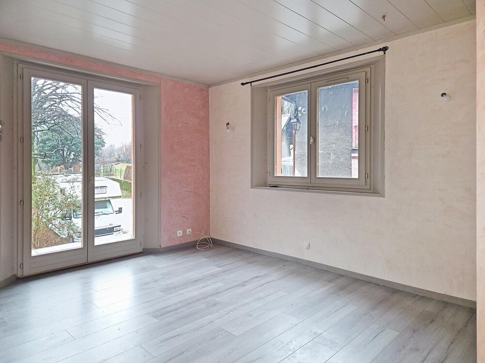 Vente Maison Grande maison située dans un charmant village. Maison de type 6 avec deux appartements indépendants de type 2. La lechere