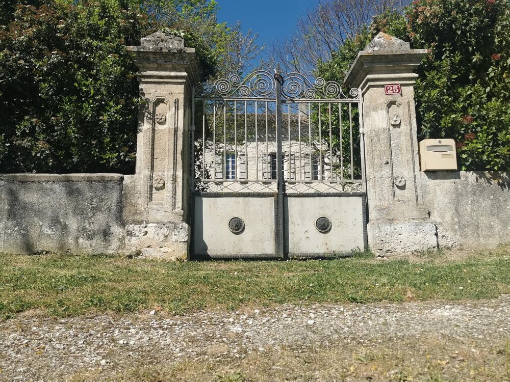 L'espace d'un domaine, le charme de la pierre et la liberté de 2 hectares : votre nouvelle vie commence ici.