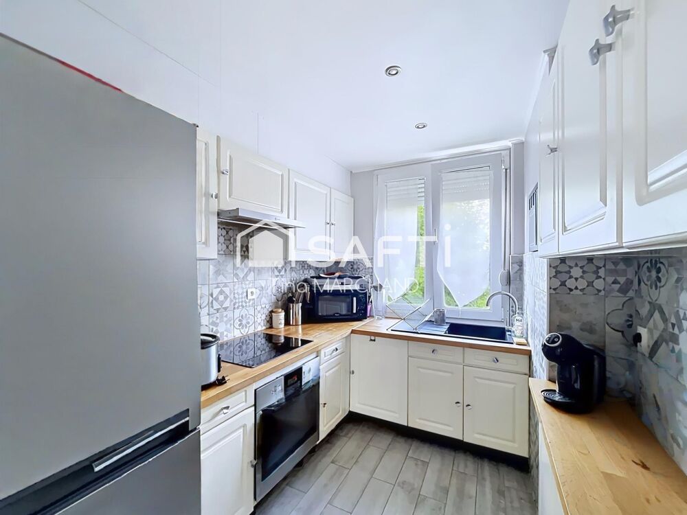 Appartement traversant, lumineux. 2 chambres. Parking.