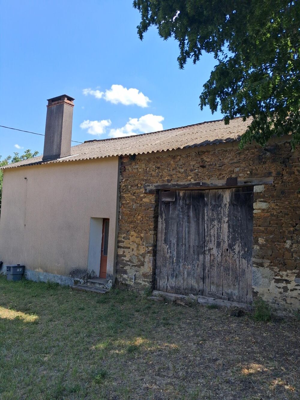 Maison campagne 4 piéces ,114m2 , 2 granges , 10 ha de terrain