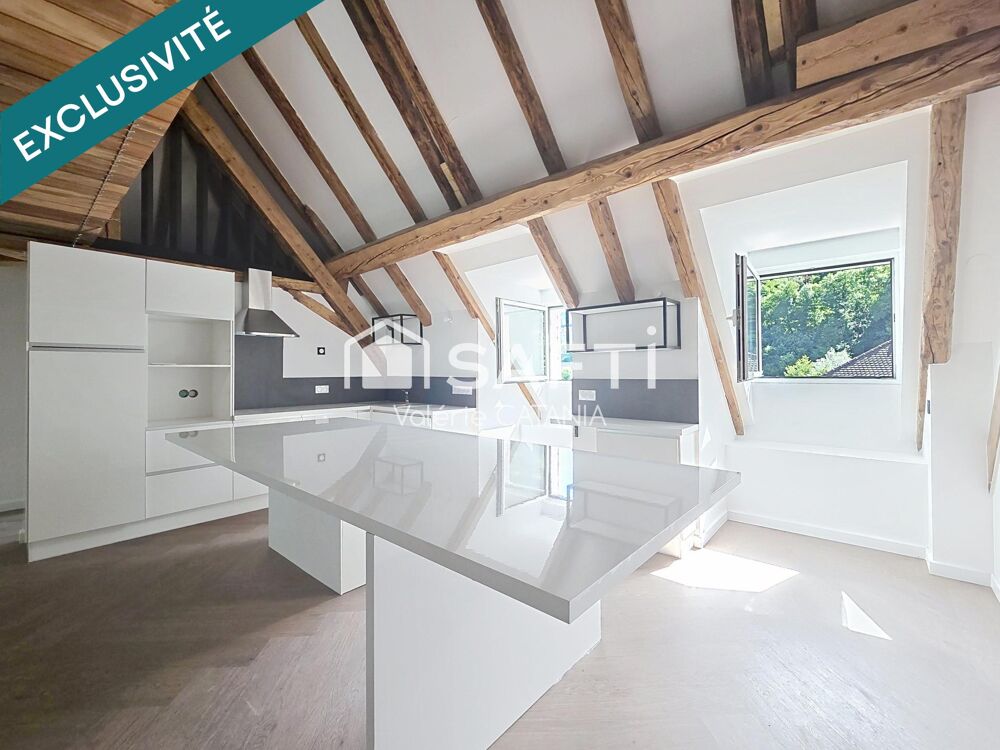 St Laurent du Pont, Appartement T4, dernier étage, rénové à neuf avec ascenseur.