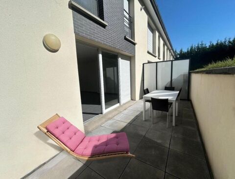   T3 lumineux avec de beaux volumes,  terrasse et double stationnement. Appartement - 3 pièce(s) - 71 m²