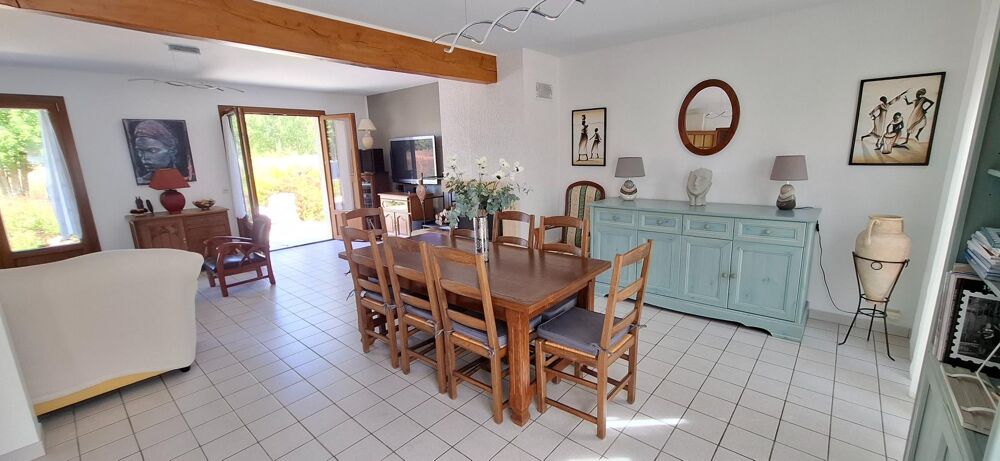 Vente Maison Situé sur la commune très prisé de Chambry, proche de toutes les commodités ! Chambry