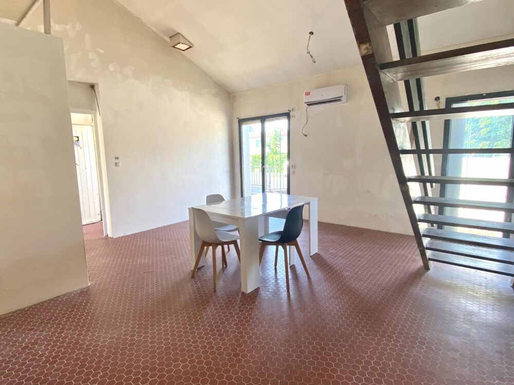 Vente Maison maison de ville, à finir de rénover, avec jardinets et garage Aussillon