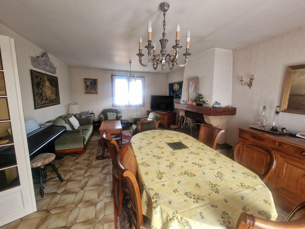 Vente Maison Maison lumineuse avec sous-sol et garage motorisé offrant de très beaux volumes Mozac